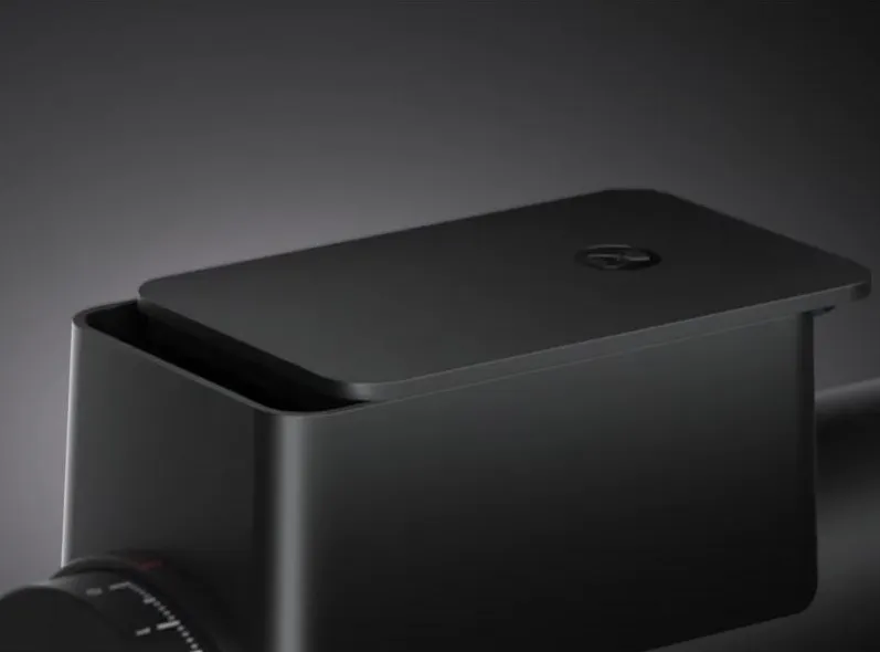 Magnetic hopper with sliding lid on the Sculptor 064S II
