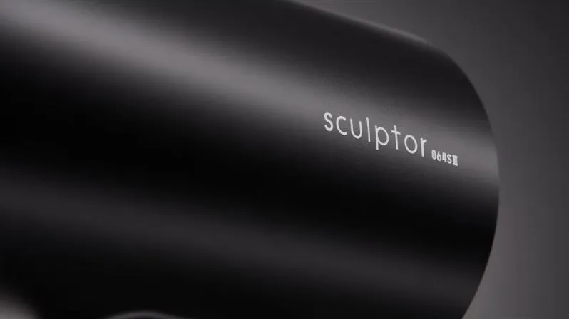 Sculptor 064S II wordmark on the side of the black body